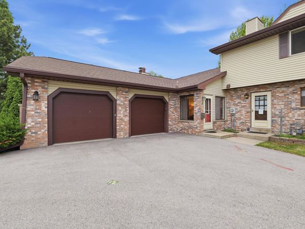 892 Bishop Ct, Fond Du Lac, WI 54935