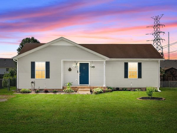 712 Carbondale Dr, Oak Grove, KY 42262