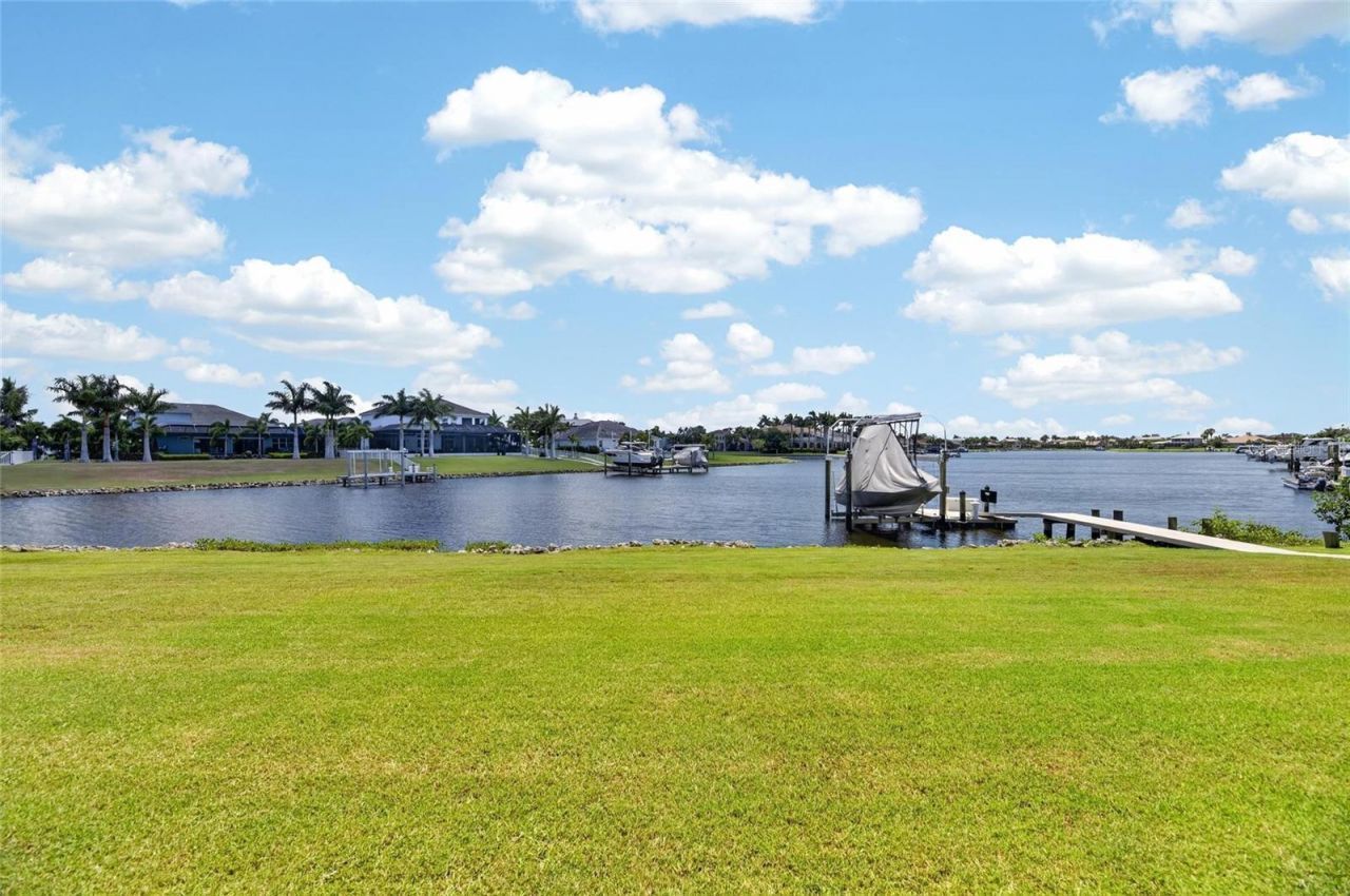 825 Manns Harbor Drive, Apollo Beach, FL 33572 Photo