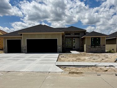 5826 N 213 Avenue, Elkhorn, NE 68022