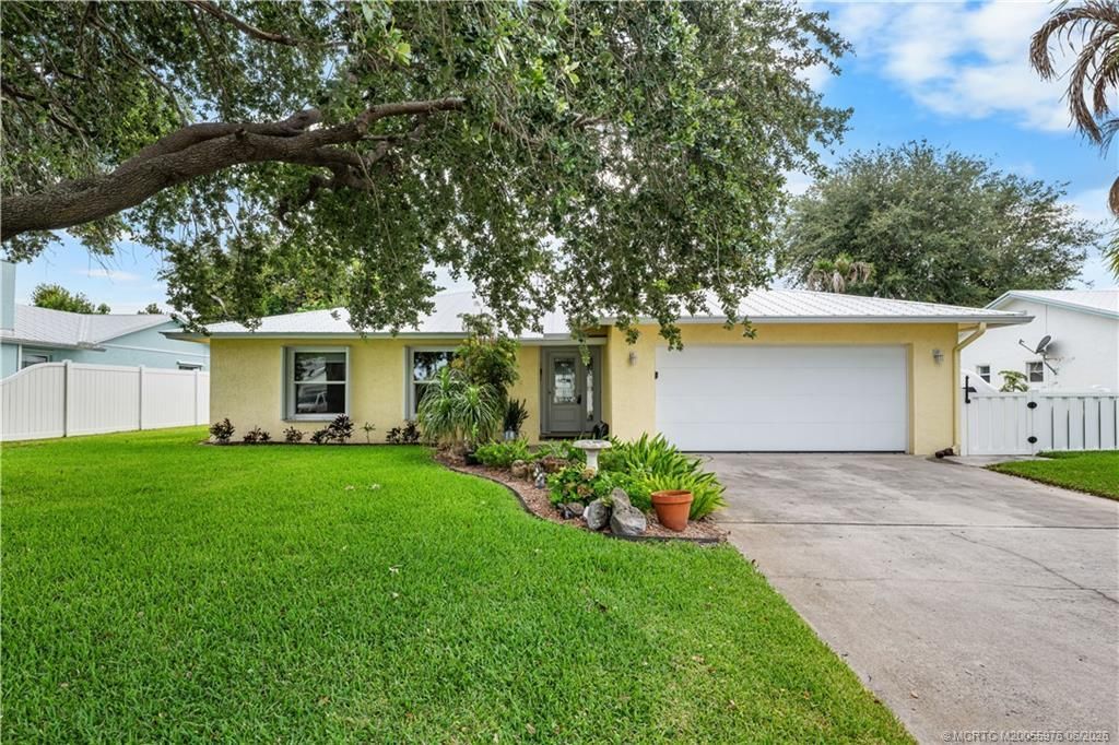 8974 SE Bobo Court, Hobe Sound, FL 33455 Photo