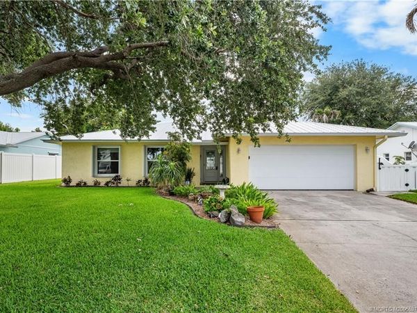 8974 SE Bobo Court, Hobe Sound, FL 33455