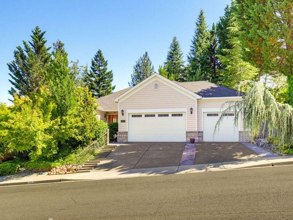 1119 NW Morgan Lane, Grants Pass, OR 97526