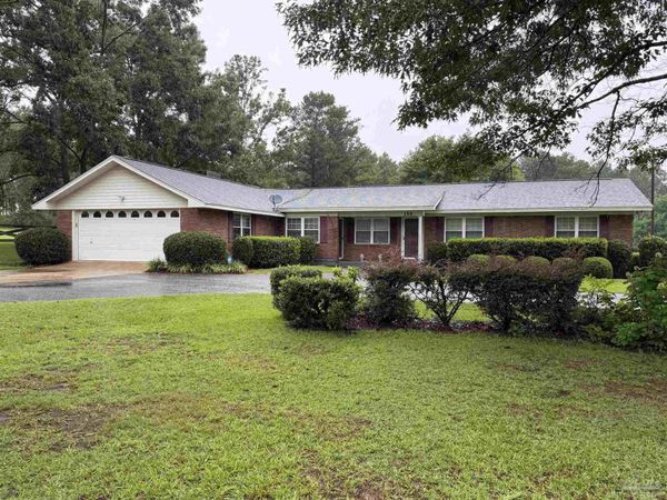 154 Perry Ln, Atmore, AL 36502
