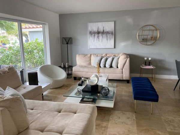 1103 Washington St , Hollywood, FL 33019
