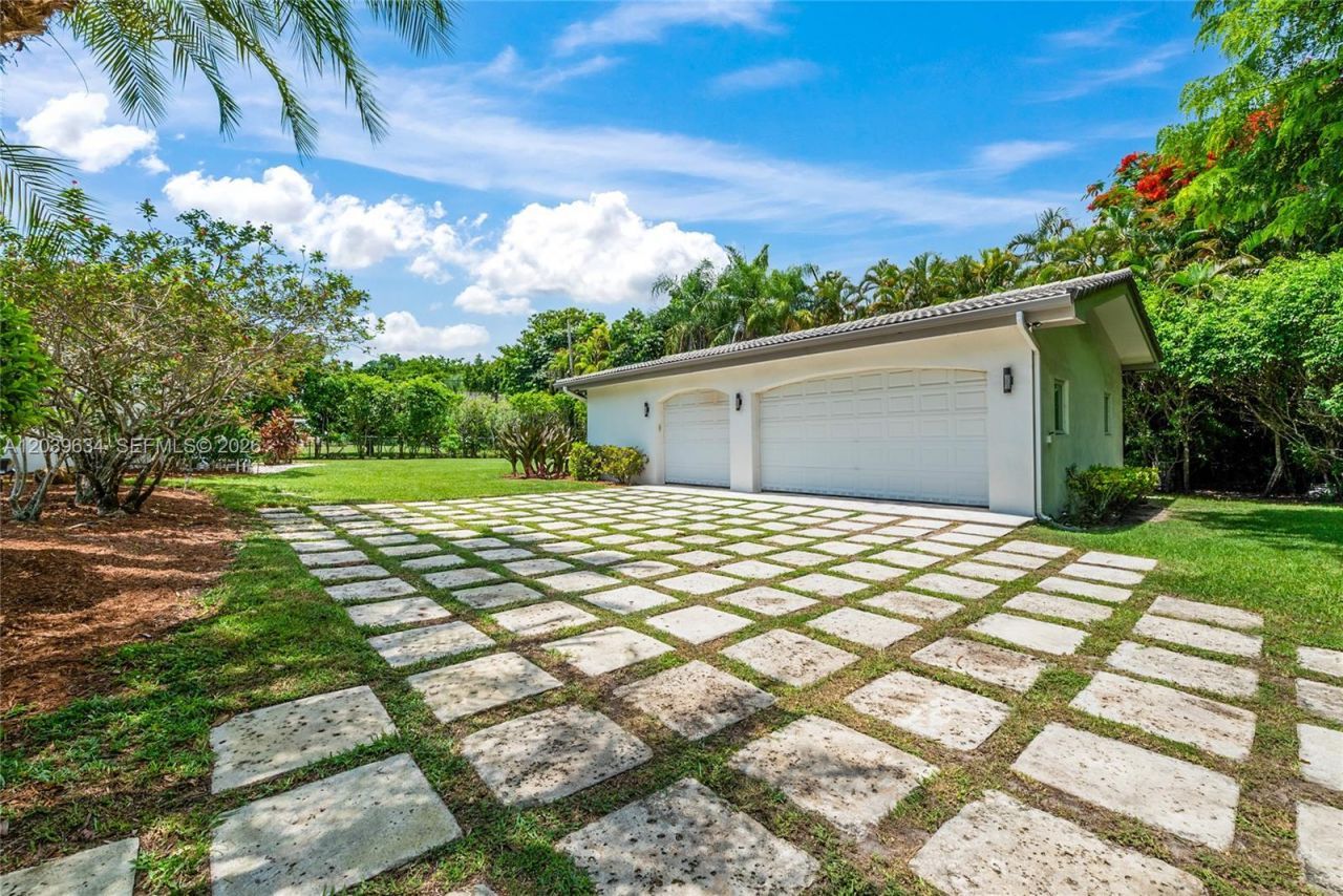11900 SW 63rd Ave, Pinecrest, FL 33156 Photo
