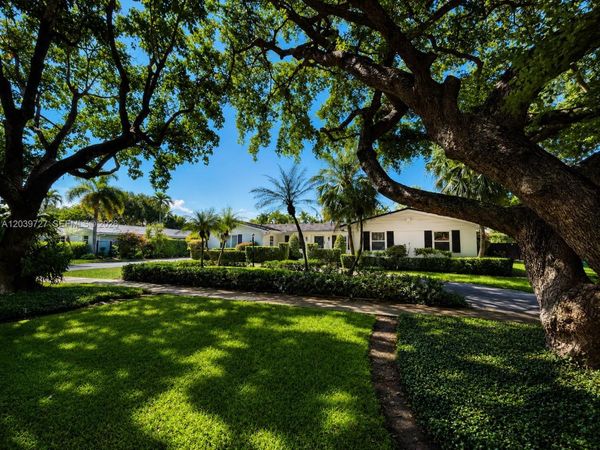 8725 SW 160 St , Palmetto Bay, FL 33157