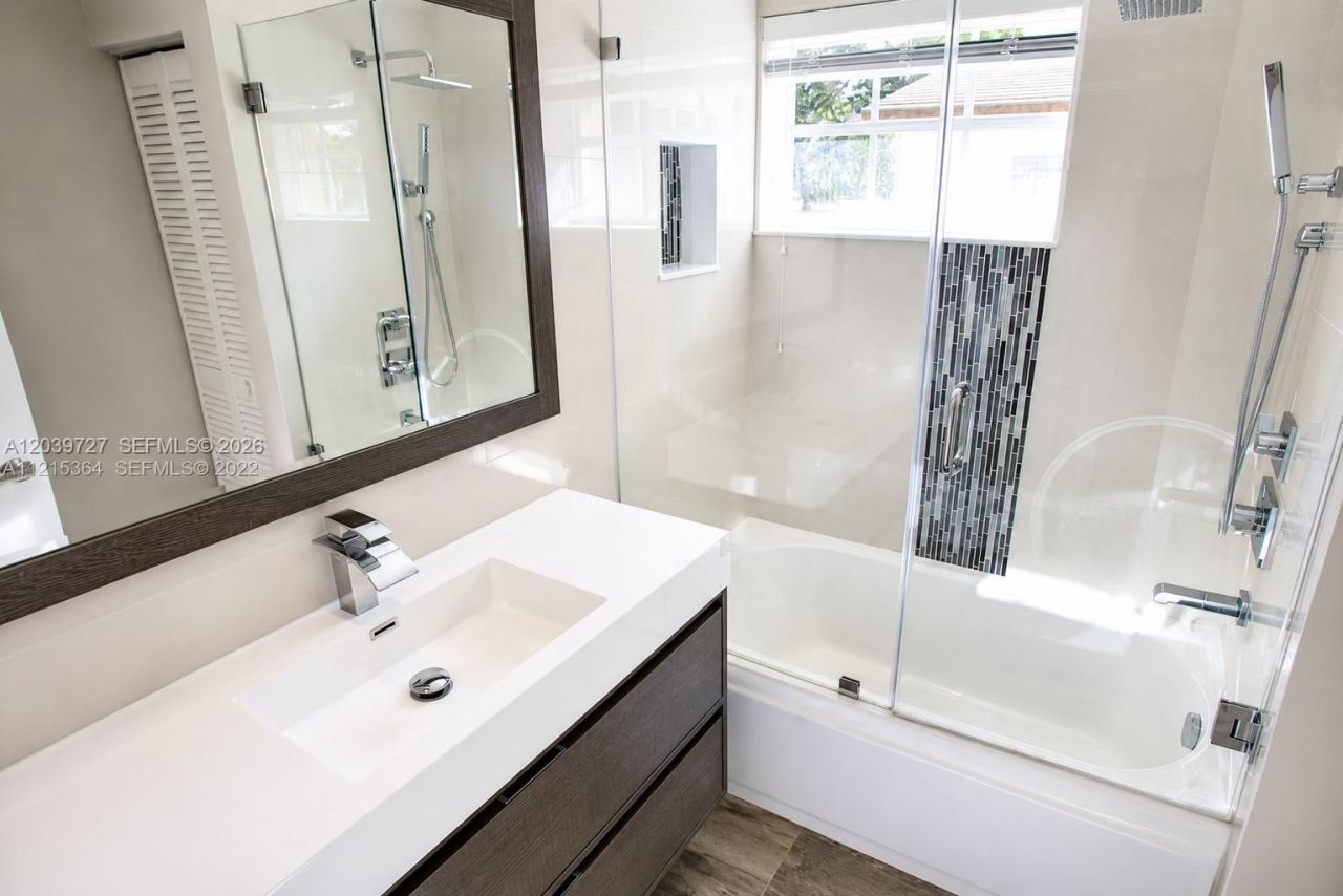 8725 SW 160 St, Palmetto Bay, FL 33157 Photo