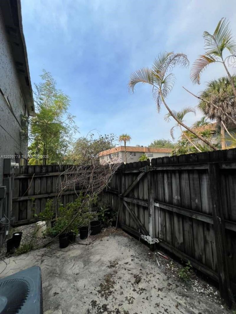 4625 NW 9th Dr , Unit 4625, Plantation, FL 33317 Photo