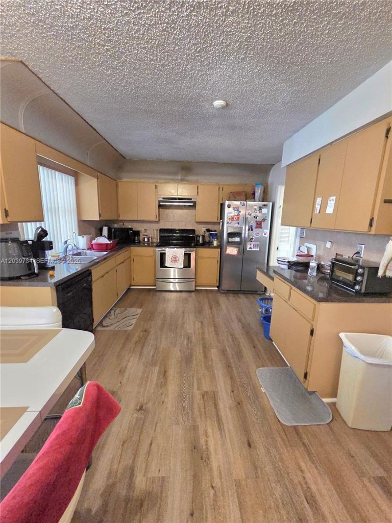 1327 NW 87th Ter, Coral Springs, FL 33071 Photo