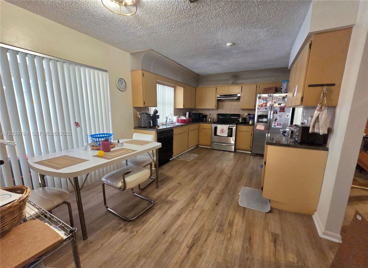 1327 NW 87th Ter, Coral Springs, FL 33071 Photo