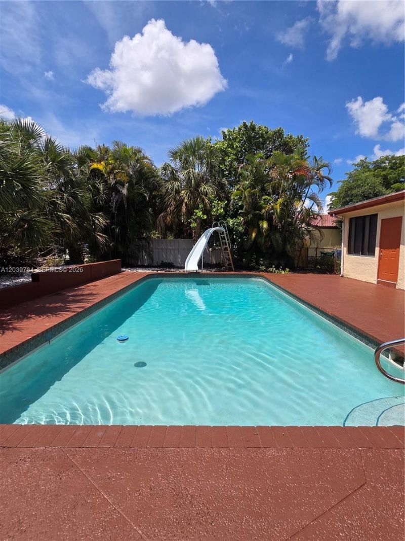 1327 NW 87th Ter, Coral Springs, FL 33071 Photo