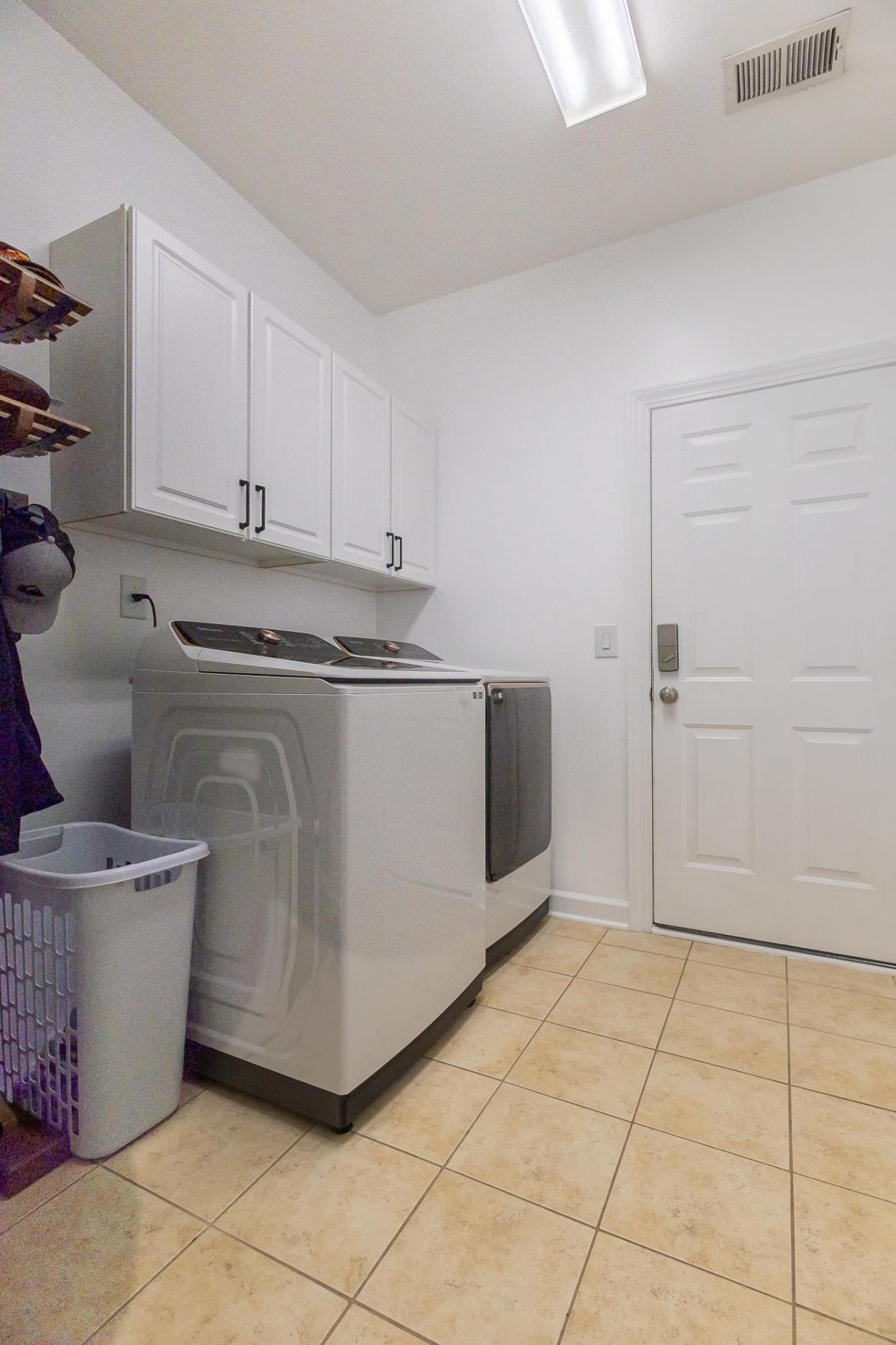 1569 Legends Ave. Photo 11