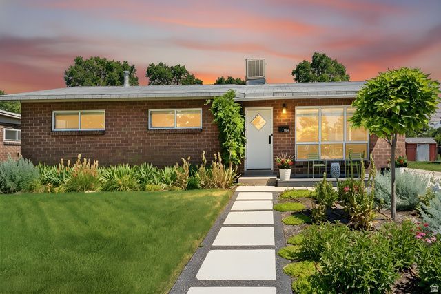 1374 W Dupont Ave N, Salt Lake City, UT 84116 Main Photo