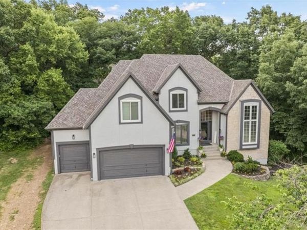 5812 NW Hickory Place, Parkville, MO 64152