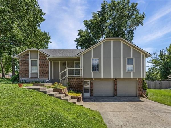 609 Loran Lane, Raymore, MO 64083