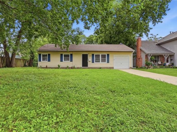8338 Santa Fe Lane, Overland Park, KS 66212