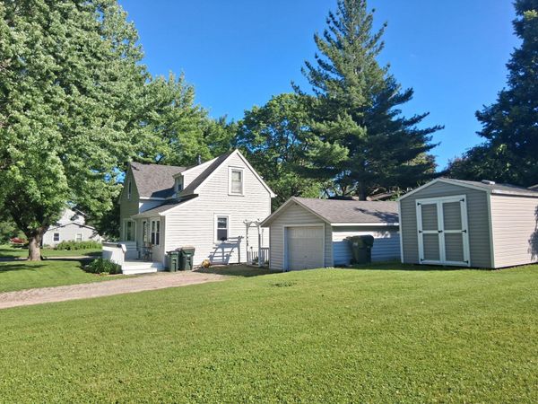 194 5th Avenue NE, Hutchinson, MN 55350