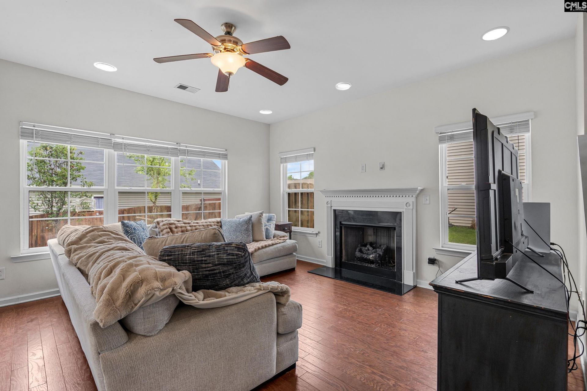 403 Whispering Oak Circle  Photo 7