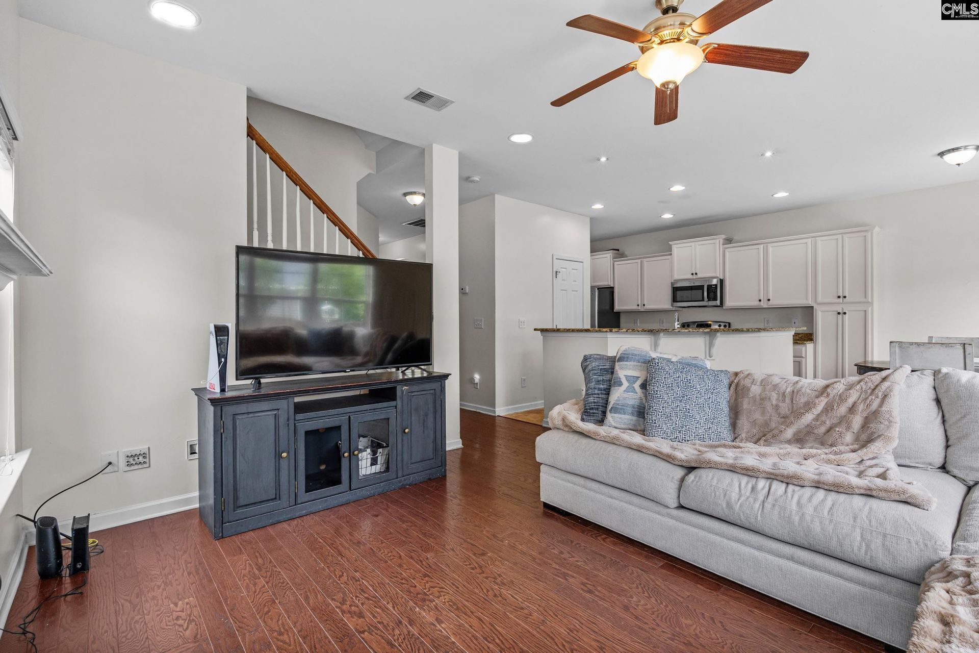403 Whispering Oak Circle  Photo 9