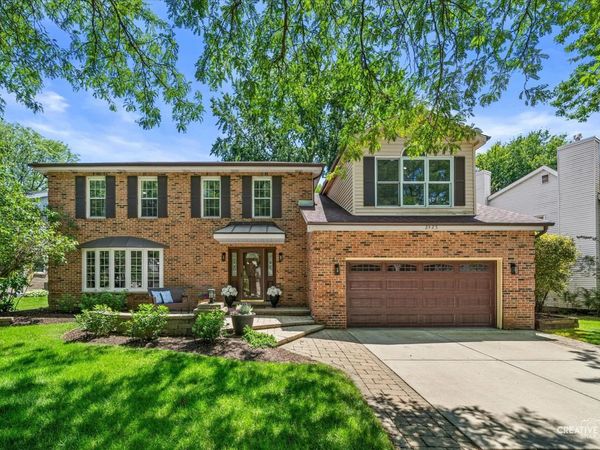 2425 Tanglewood Drive, Lisle, IL 60532
