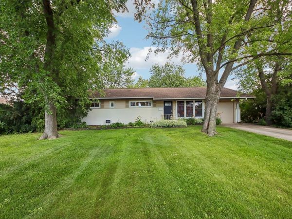 320 Illinois Boulevard , Hoffman Estates, IL 60169
