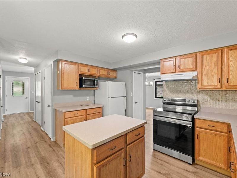 7705 Klein Drive , Middleburg Heights, OH 44130 Photo 10