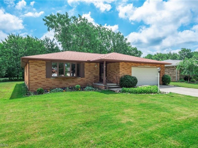 7705 Klein Drive , Middleburg Heights, OH 44130 Photo 2