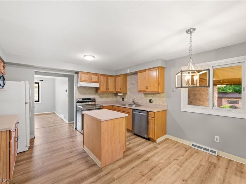 7705 Klein Drive , Middleburg Heights, OH 44130 Photo 8
