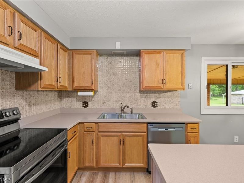 7705 Klein Drive , Middleburg Heights, OH 44130 Photo 9