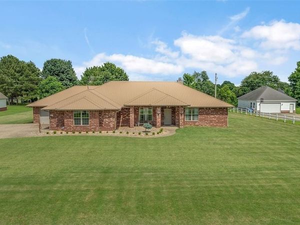 206 Fredonia Street , Elm Springs, AR 72762