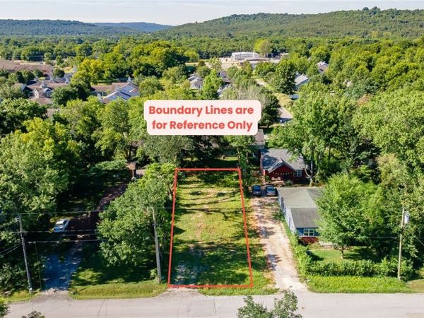 561 McClinton Street , Fayetteville, AR 72701