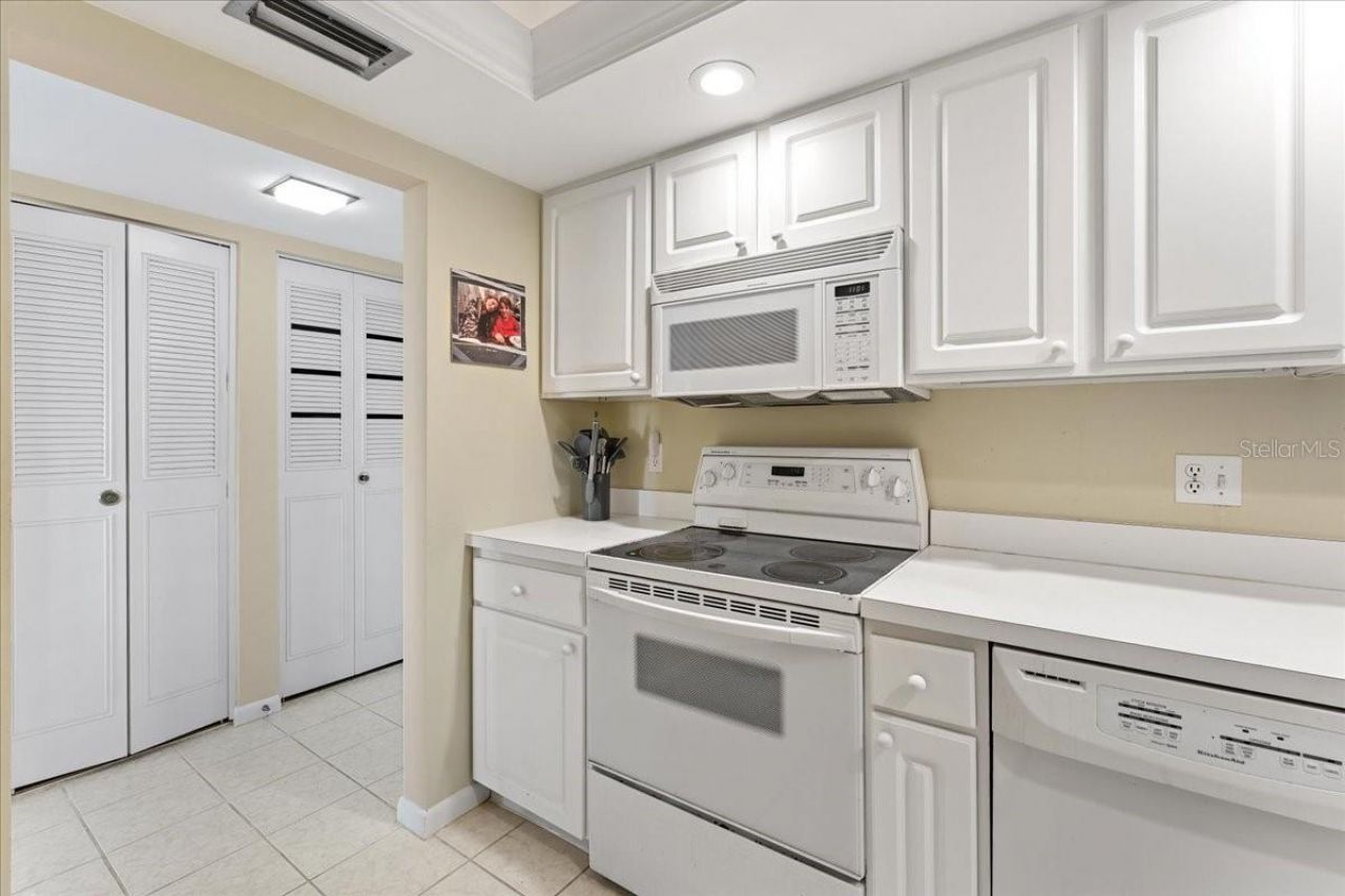 5220 Brittany Drive S, Unit 1501, Saint Petersburg, FL 33715 Photo