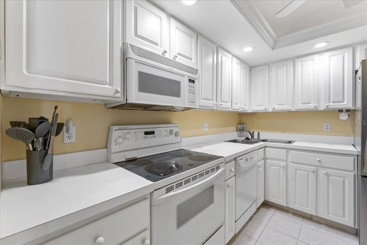 5220 Brittany Drive S, Unit 1501, Saint Petersburg, FL 33715 Photo