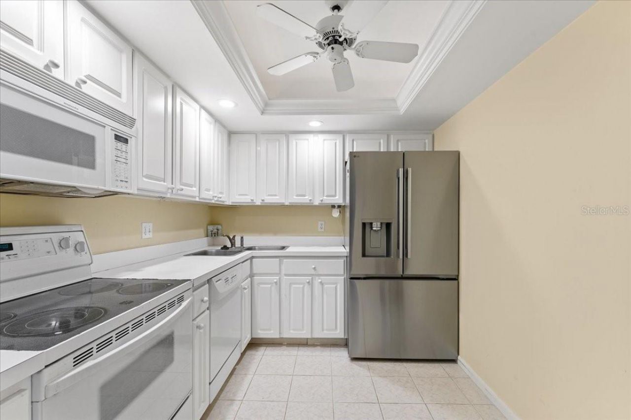 5220 Brittany Drive S, Unit 1501, Saint Petersburg, FL 33715 Photo