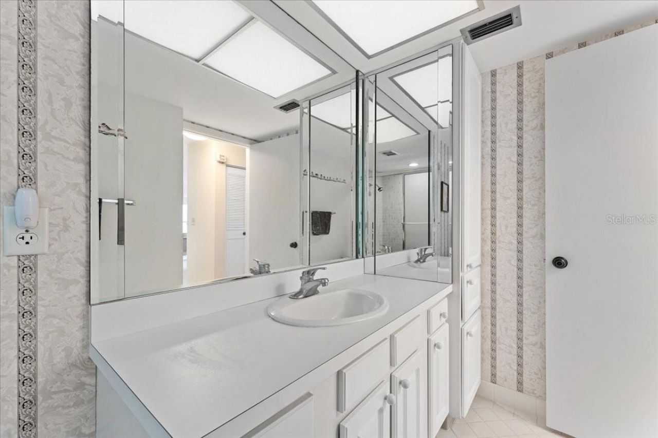 5220 Brittany Drive S, Unit 1501, Saint Petersburg, FL 33715 Photo