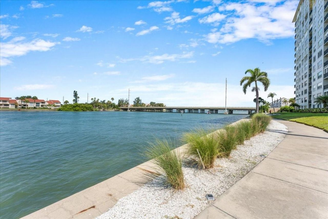 5220 Brittany Drive S, Unit 1501, Saint Petersburg, FL 33715 Photo