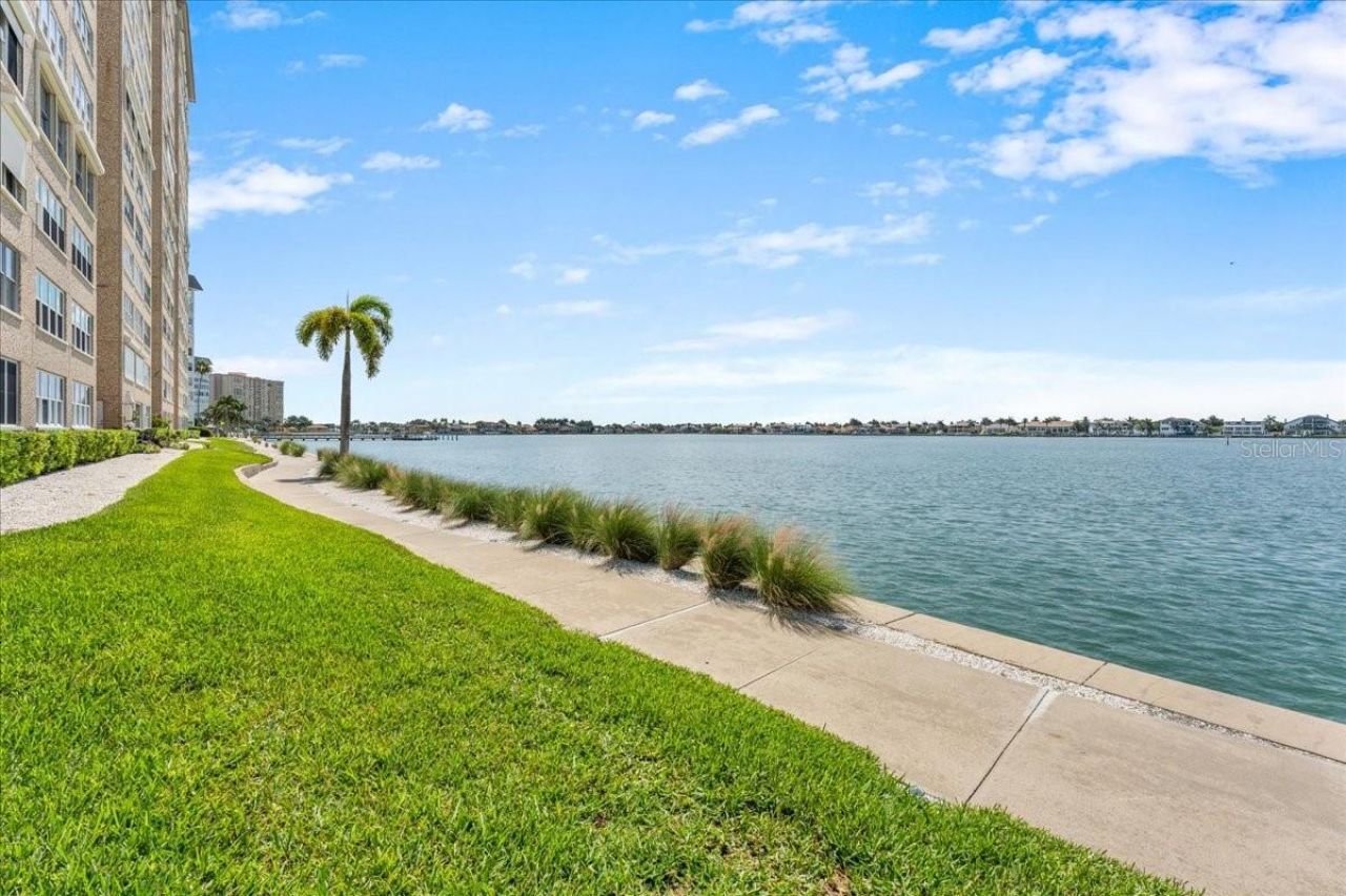 5220 Brittany Drive S, Unit 1501, Saint Petersburg, FL 33715 Photo