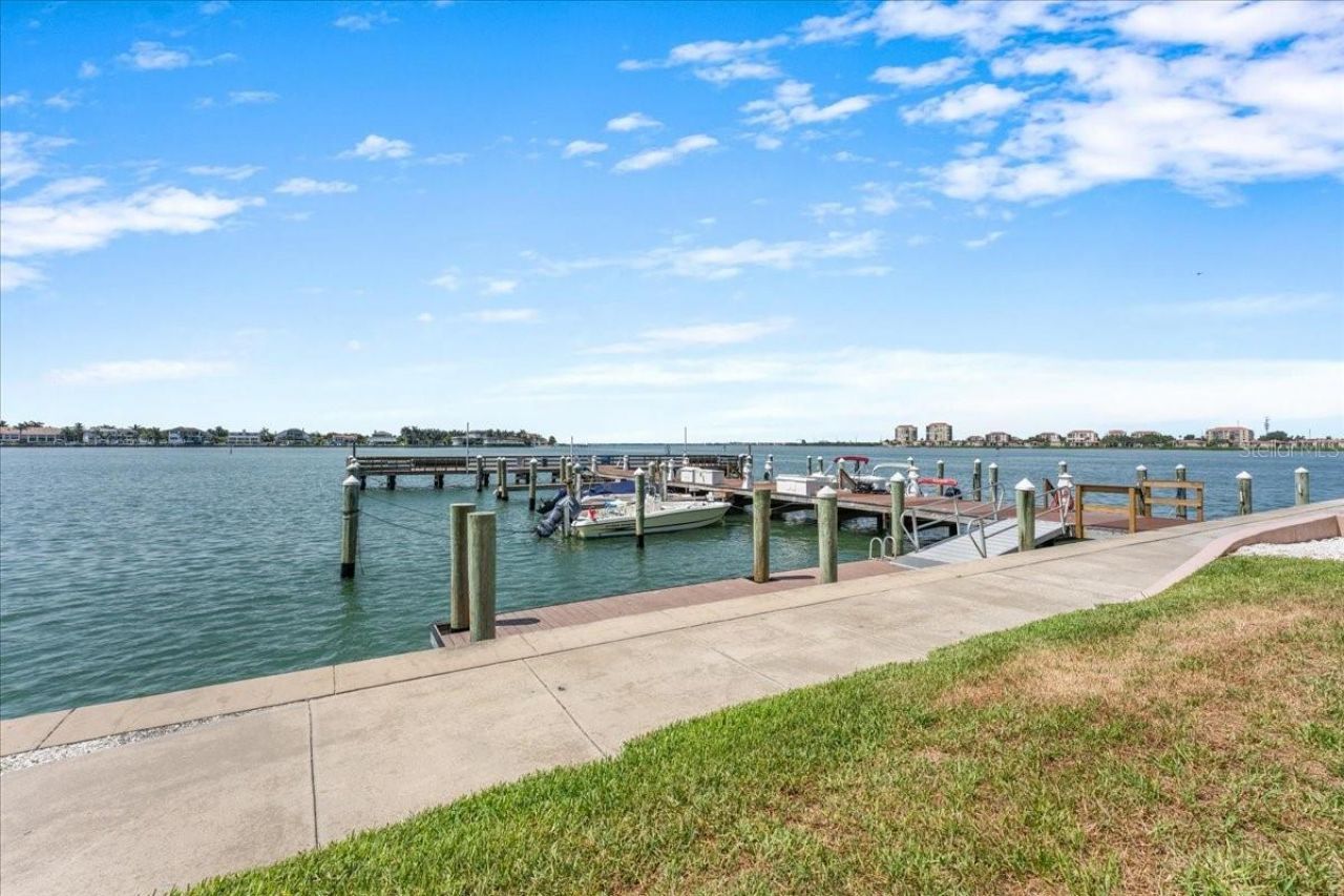 5220 Brittany Drive S, Unit 1501, Saint Petersburg, FL 33715 Photo