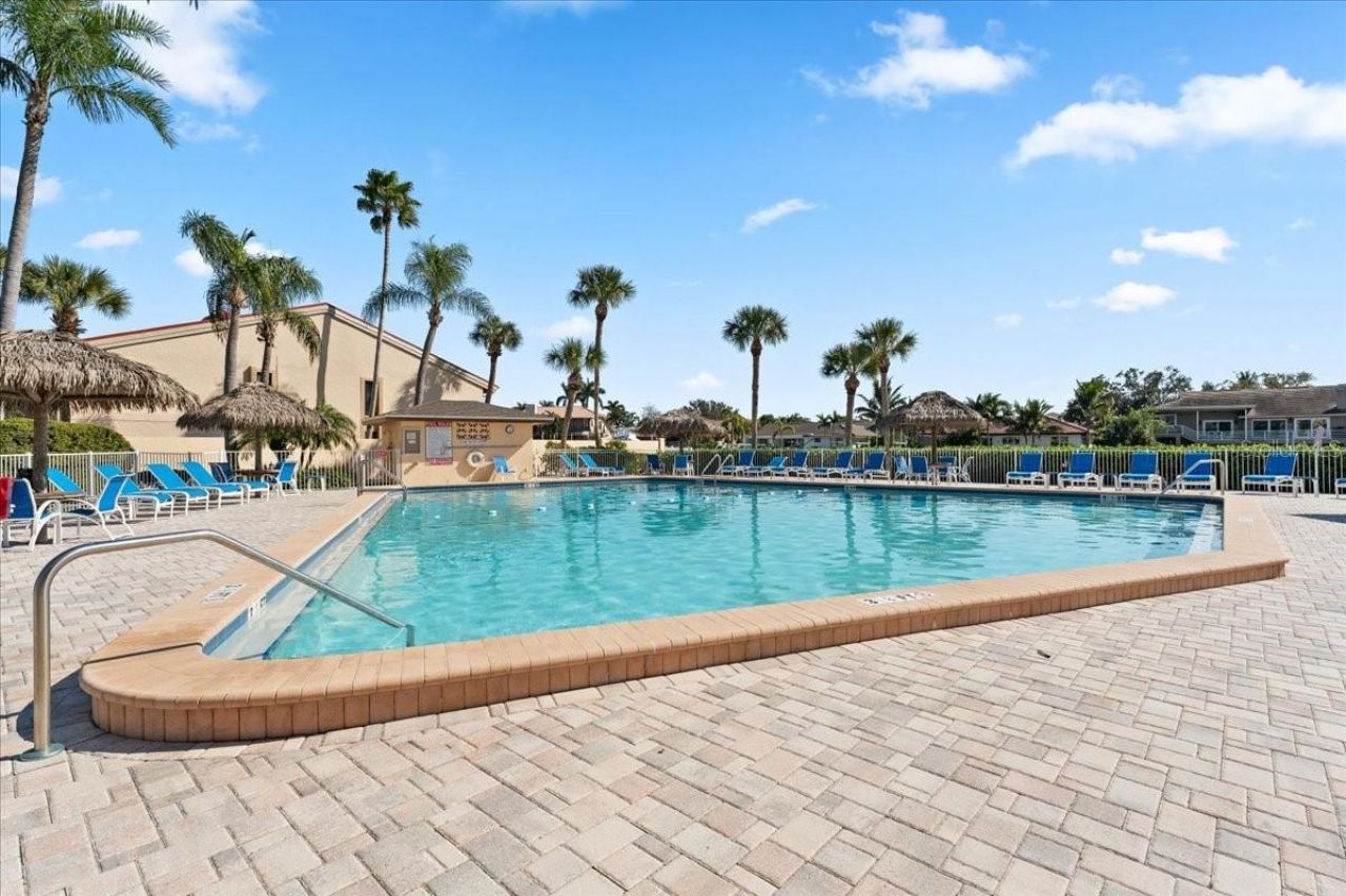 5220 Brittany Drive S, Unit 1501, Saint Petersburg, FL 33715 Photo