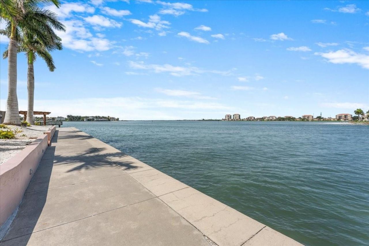 5220 Brittany Drive S, Unit 1501, Saint Petersburg, FL 33715 Photo