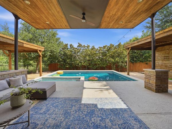 8729 Vantage Point DR, Austin, TX 78737