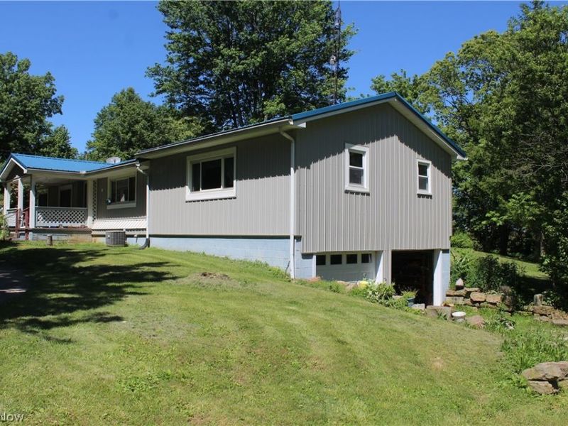 10182 Andora Road NE, East Rochester, OH 44625 Photo 2