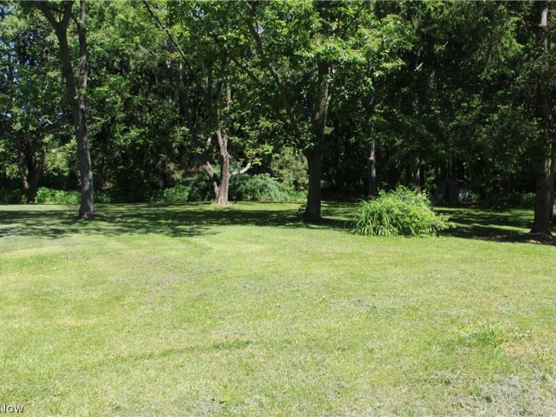 10182 Andora Road NE, East Rochester, OH 44625 Photo 5
