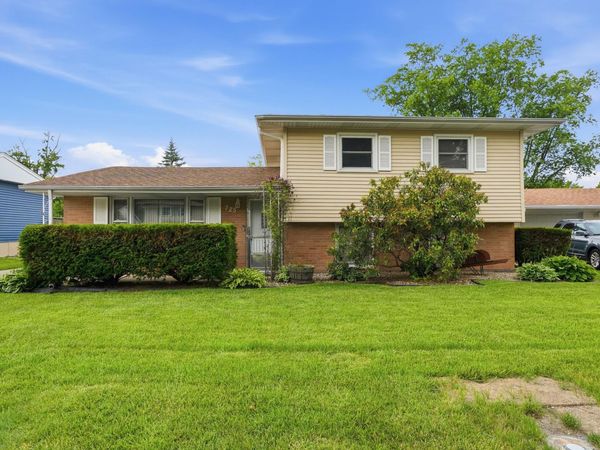 725 W 70th Avenue, Merrillville, IN 46410