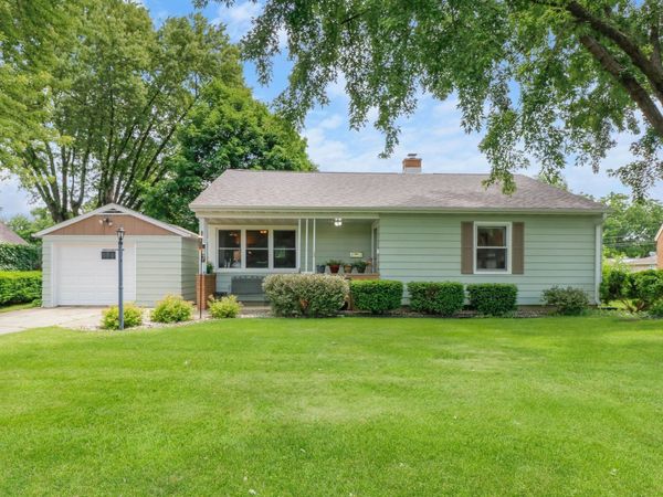 190 Hillcrest Circle, Sun Prairie, WI 53590