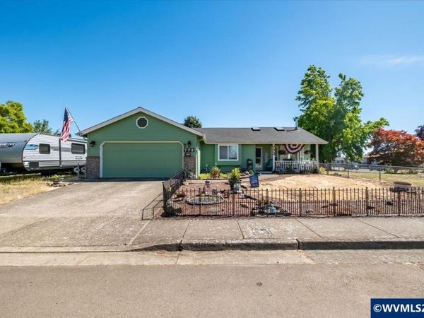 772 Cherry Blossom Ln, Lebanon, OR 97355