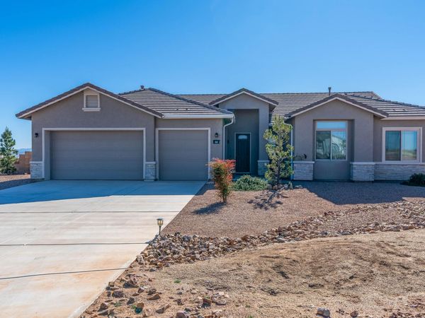 6760 E Vaquero Circle, Hereford, AZ 85615