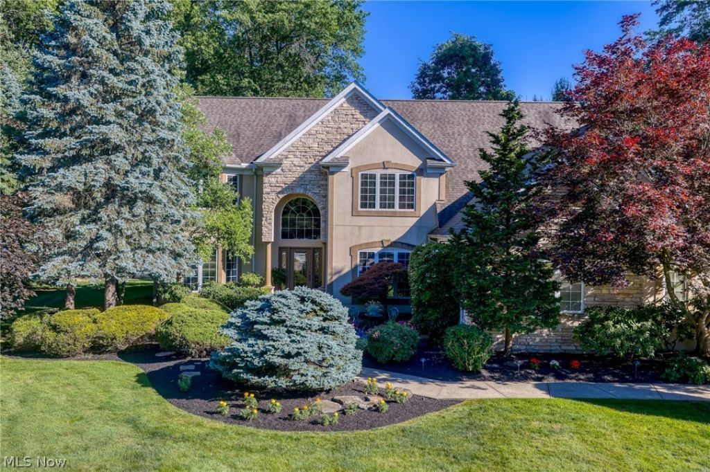 5808 Pinehurst Court, Highland Heights, OH 44143