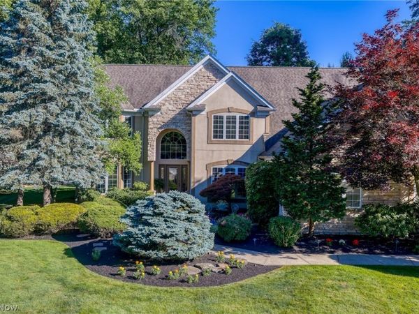 5808 Pinehurst Court, Highland Heights, OH 44143